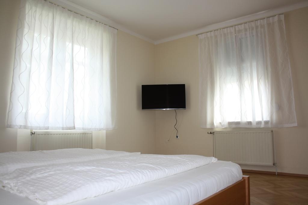 Villa Sonnenschein Laa an der Thaya Kamer foto